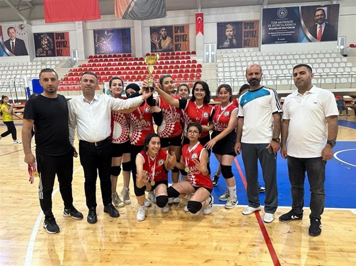 VOLEYBOLUN ŞAMPİYONLARI BELLİ OLDU