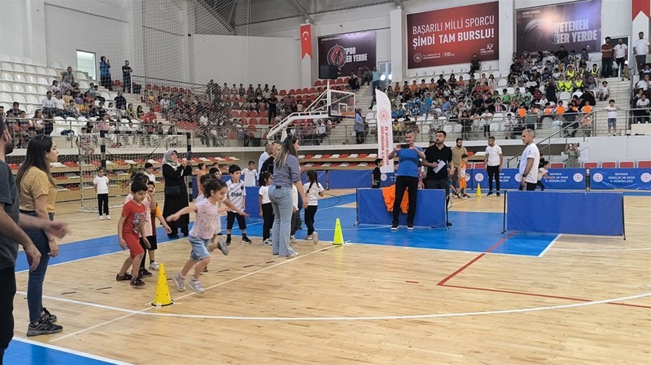4 GÜNDE 1600 ÖĞRENCİYE FİZİKSEL ETKİNLİK OYUNLARI 