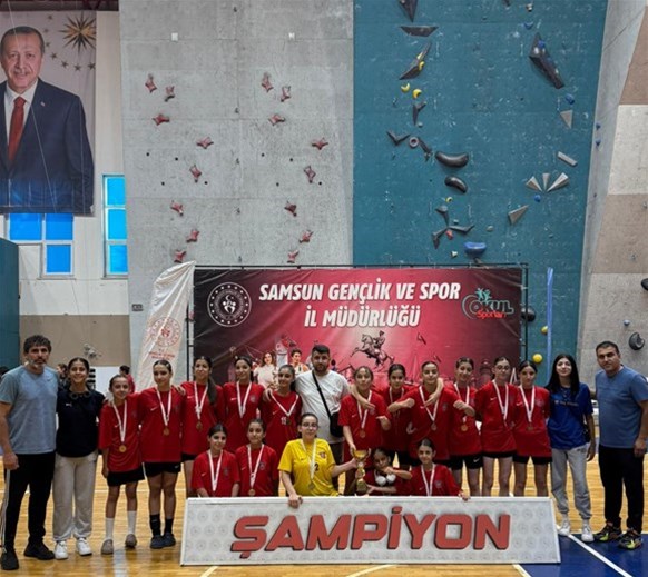 HENTBOL KIZ TAKIMI 1 SAYIYLA TÜRKİYE ŞAMPİYONU OLDU