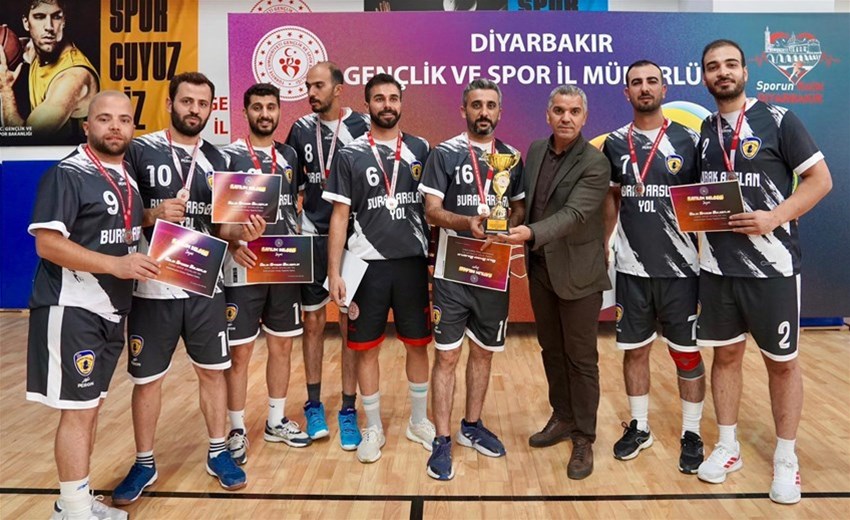 BATMAN VOLEYBOL TAKIMLARINDAN TARİHİ BAŞARI!
