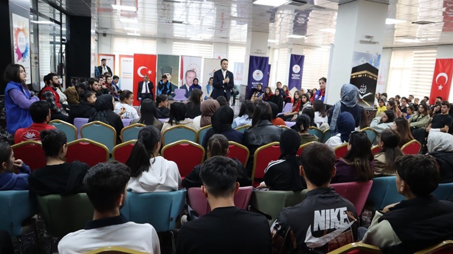 VALİ YARDIMCISI VE KAYMAKAM İMRAK GENÇLERLE BULUŞTU