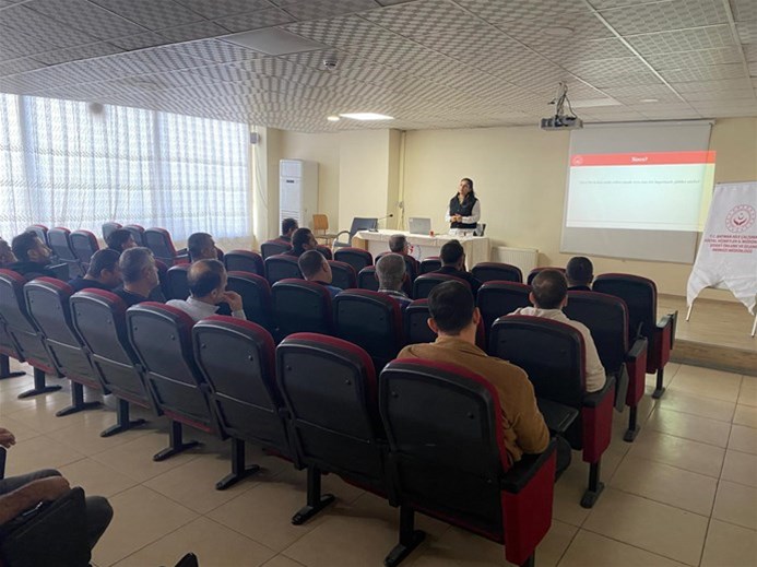 PERSONELE ‘KADINA ŞİDDETİ ÖNLEME’ KONFERANSI DÜZENLENDİ