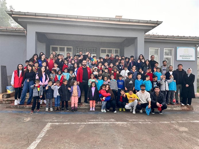 GENÇLER DEĞİRMENÜSTÜ KÖYÜ’NDE ÇOCUKLARLA BULUŞTU