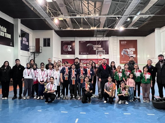 BADMİNTON’IN YILDIZI ŞEHİT ÖĞRETMENLER OLDU