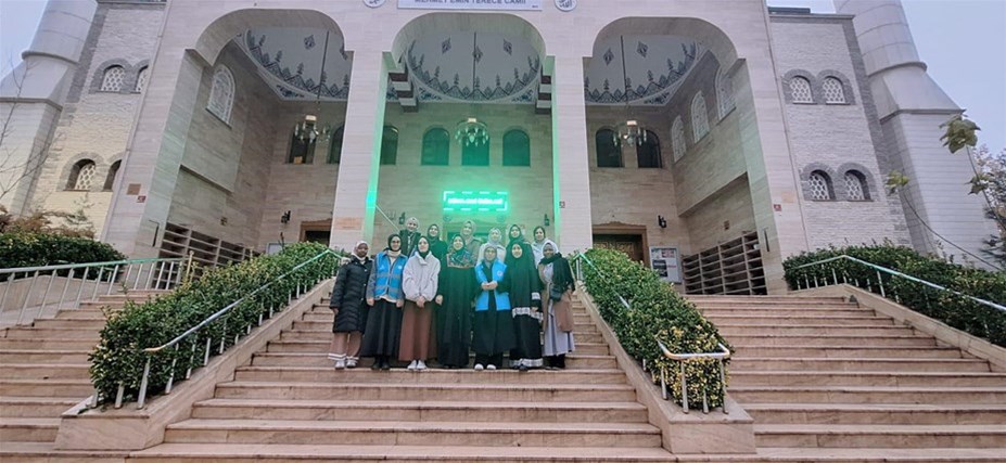 KIZ ÖĞRENCİLER SABAH NAMAZINDA BULUŞTU