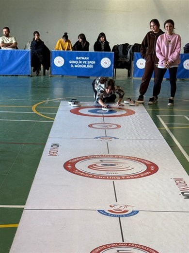 FLOR CURLİNGTE ŞAMPİYON ATATÜRK ANADOLU LİSESİ