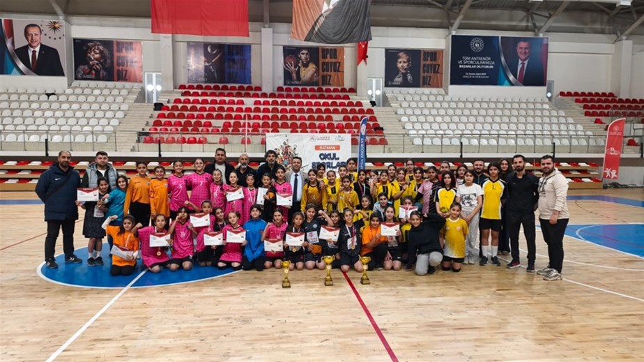 TOKİ’NİN KÜÇÜK KIZLARI HENTBOLDA ŞAMPİYON