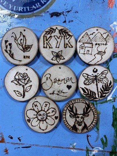 AHŞAP YAKMA KURSUYLA SINAV STRESİNİ ATIYORLAR