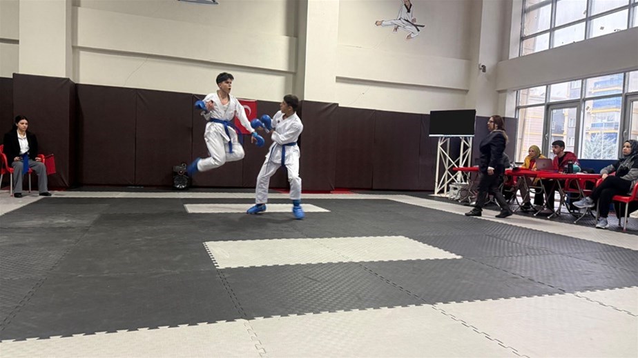 KARATEDE TEKMELER HAVADA UÇUŞTU