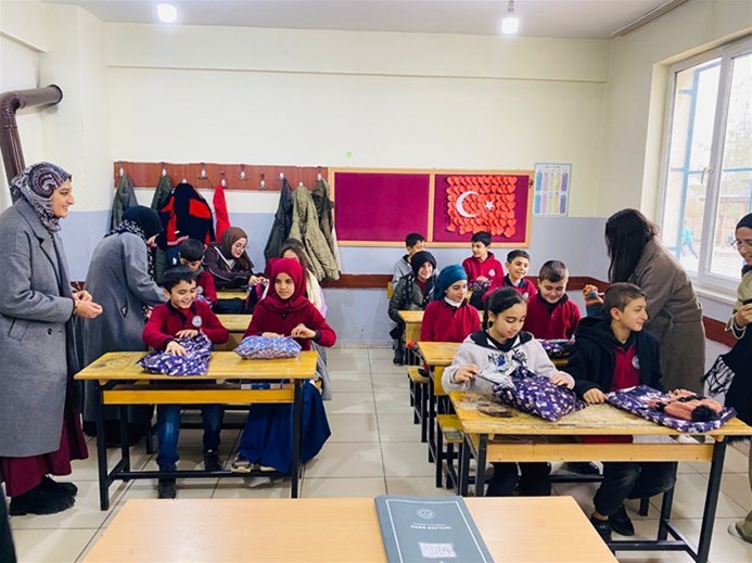 ‘ISITAN ELLER’ DUYGULU’DA MİNİK YÜREKLERİ ISITTI