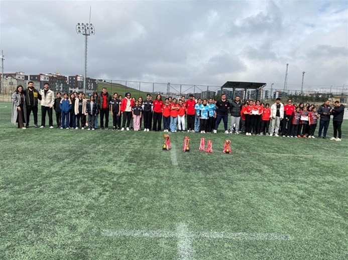 SOFTBOL KÜÇÜKLERDE ZİRVE AZİZ SANCAR’IN