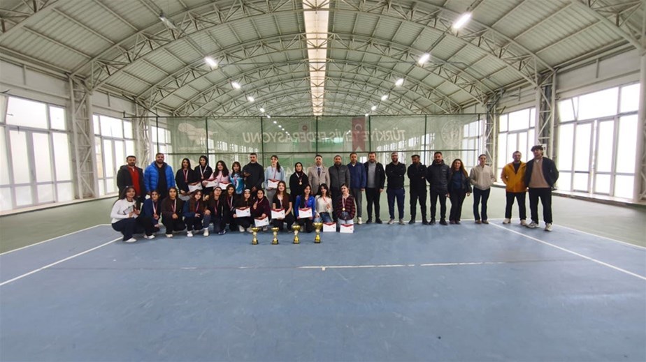 İLUH’LU KIZLAR TENİSİN İL ŞAMPİYONU OLDU