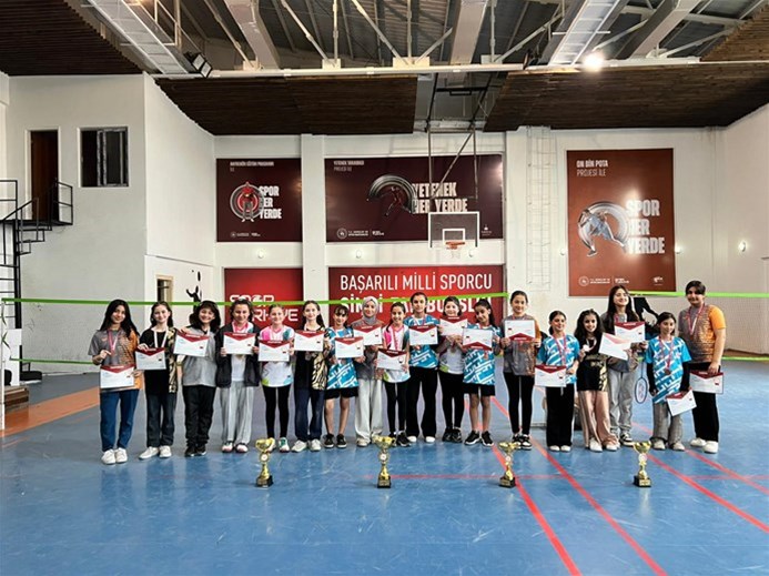 GÜLTEPE ORTAOKULU BADMİNTON ŞAMPİYONU