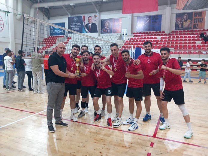 VOLEYBOLDA ŞAMPİYON GUNDİLER OLDU