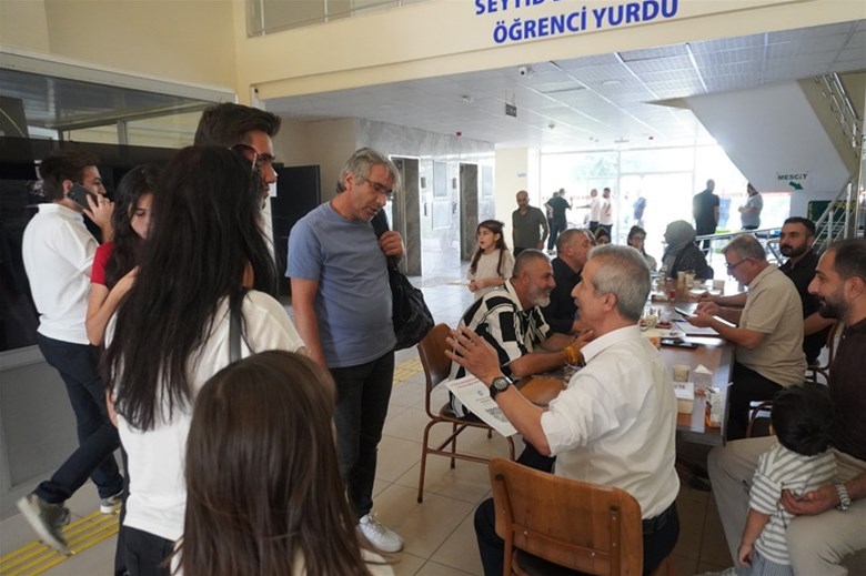 VELİLER SEYYİD BİLAL YURDUNDA AĞIRLANDI
