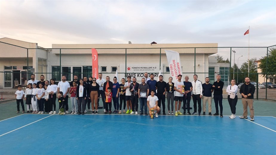 9 KATEGORİDE 200 SPORCUYLA TENİS ŞAMPİYONASI 