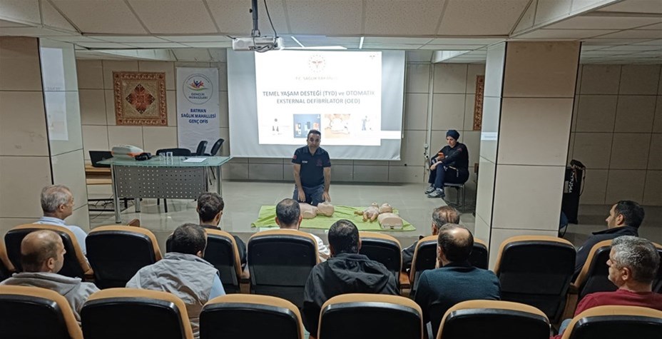 GENÇLİK VE SPOR PERSONELLERİ EĞİTİME ALINIYOR