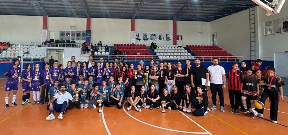 SASON’DA VOLEYBOL TURNUVASI SONA ERDİ