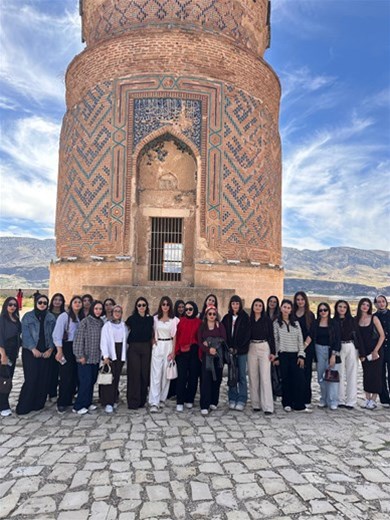YENİ ÖĞRENCİLER HASANKEYF GEZİSİYLE KAYNAŞTI